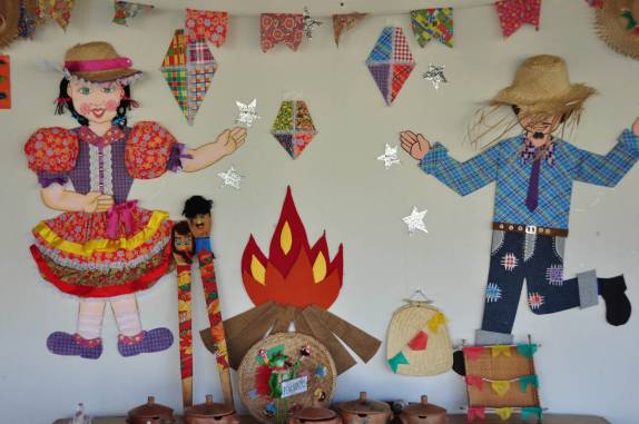 Decoração de Festa Junina nos faz lembrar que estamos de volta ao Brasil! (na Serra do Tepequem, no norte de Roraima)